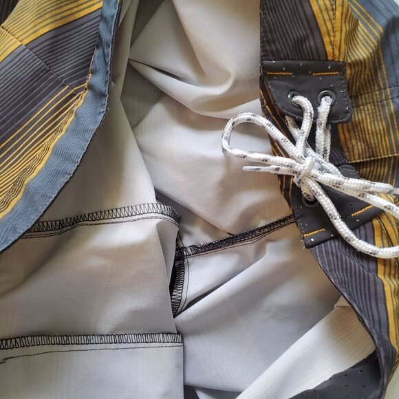 Columbia Board Shorts mens 38 Gray Yellow stripes Pockets Unlined Outdoor Beach - Picture 6 of 16